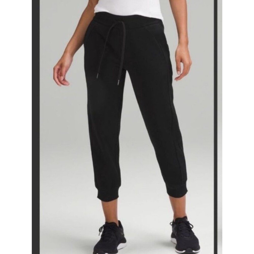 Lululemon Scuba High-Rise Cropped Jogger Solid Black Size Woman's 2